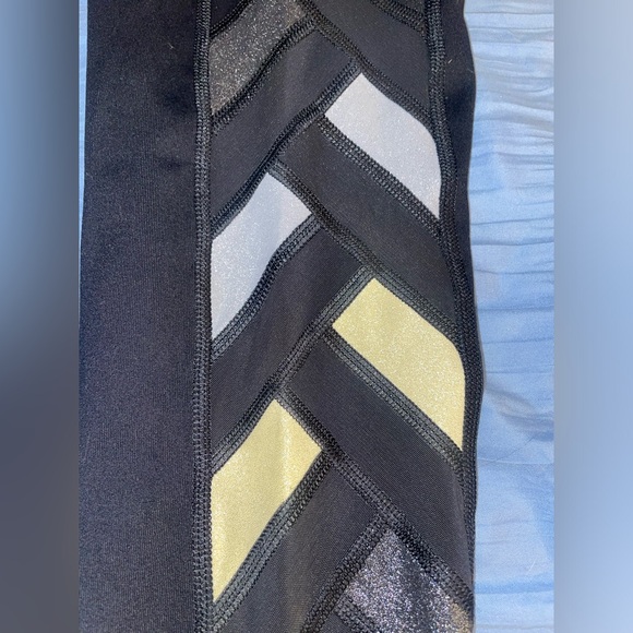 Victoria’s Secret New Knockout Legging Size Small - Picture 4 of 6